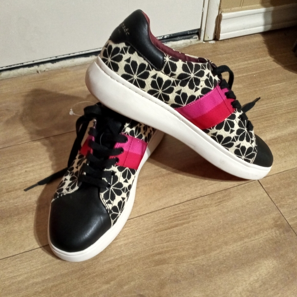 Stylish Black and Pink Women's Sneakers - Picture 7 of 11